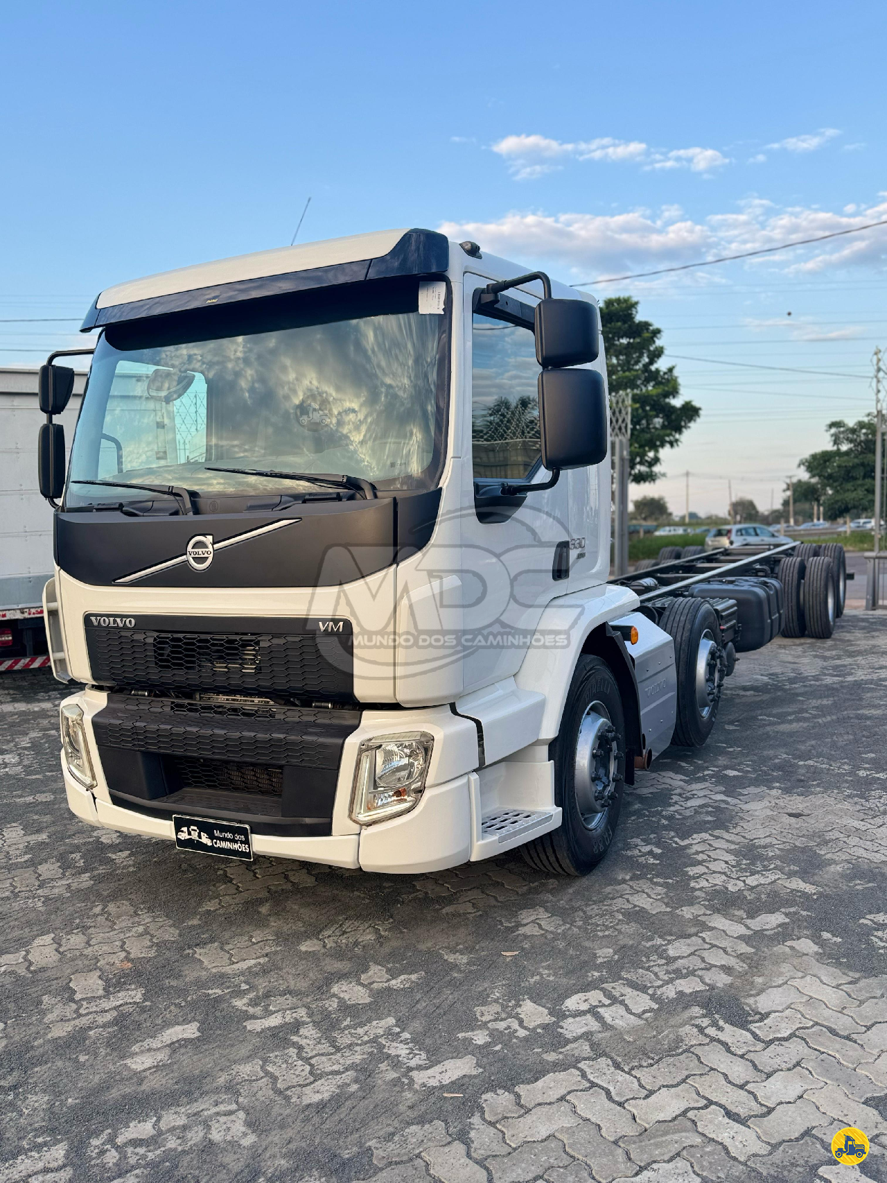 CAMINHAO VOLVO VOLVO VM 330 Chassis BiTruck 8x2 Mundo dos Caminhões SUMARE SÃO PAULO SP